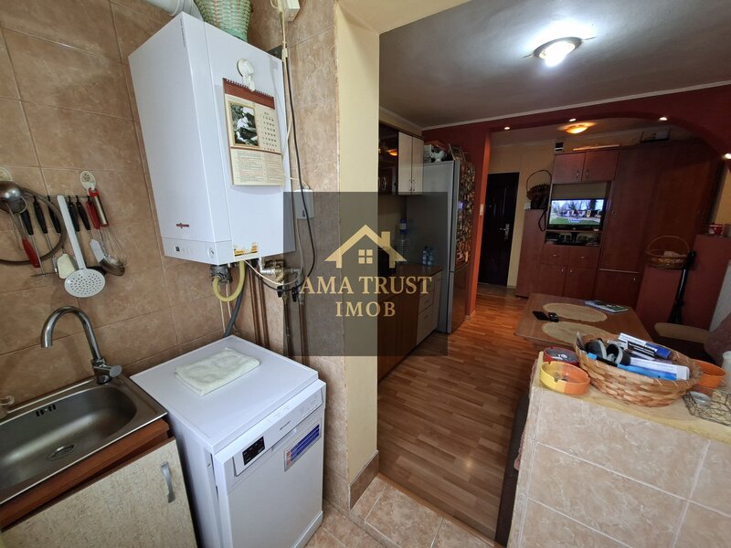 Margeanului apartament 2 camere centrala proprie, boxa, parcare ADP